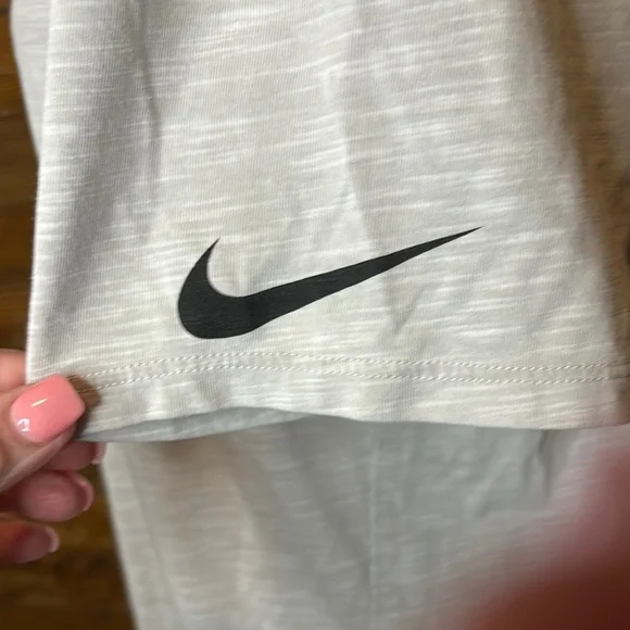 Nike Men's Gray Graphic T-Shirt - Picture 4 of 6